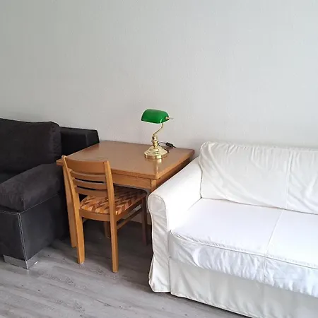 Haus-im-garten-in-der-naehe-von-koeln-messe בית נופש *