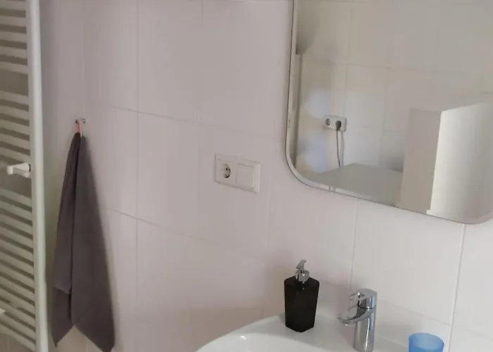 Haus-im-garten-in-der-naehe-von-koeln-messe Feriehus Bergisch Gladbach