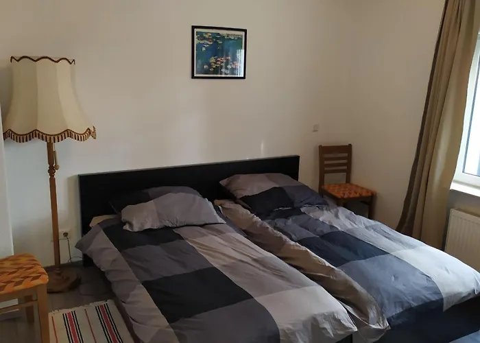 Haus-im-garten-in-der-naehe-von-koeln-messe